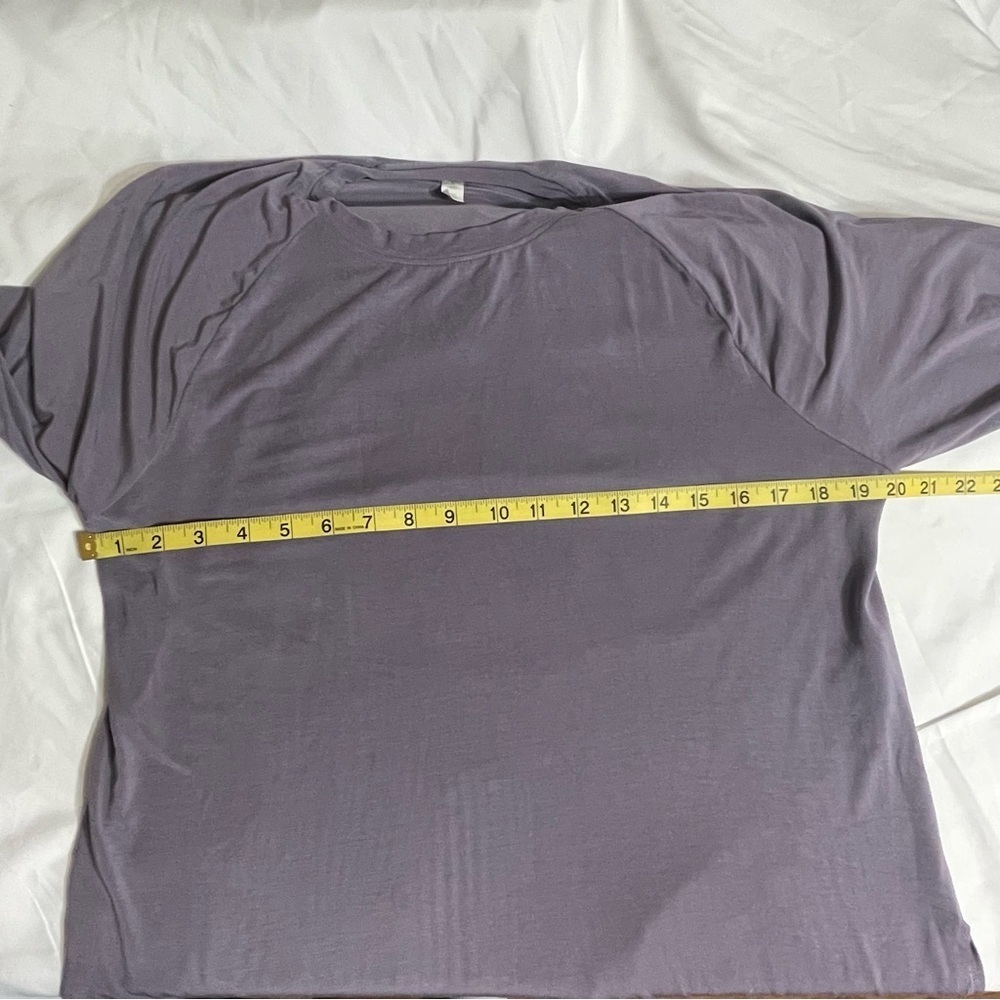 Under Armour Women's Long Sleeve Top in Lavender with Back Cutout - Picture 11 of 13